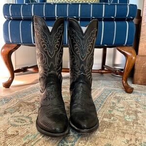 Lucchese Lizard Black 1883 

Size - 9D

Worn only a few times. Great condition